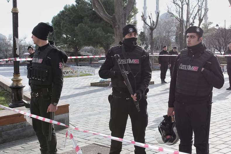 انفجار و تیراندازی در یک مرکز پلیس در استانبول