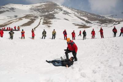 زن گردشگر چینی در ارتفاعات طاق بستان طی سه ساعت نجات یافت