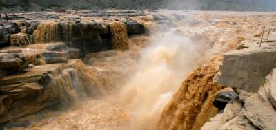 آبشار هوکو، آبشار زرد رنگ در چین