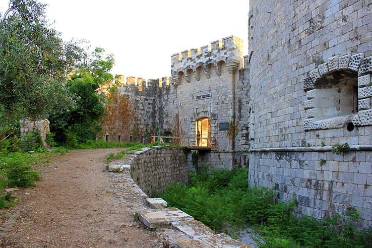 قلعه مامولو