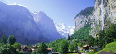 لاتربرونن؛ دره‌ای با ۷۲ آبشار در سوئیس