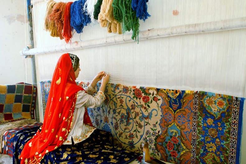 بزرگترین فرش ایران با طرح شاه عباسی در زنجان بافته می شود