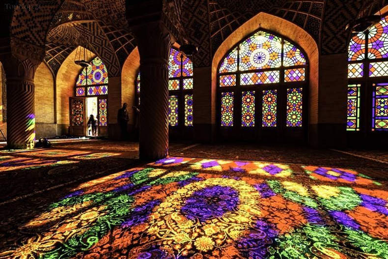 سرقت پنج کاشی هفت رنگ مسجد نصیرالملک شیراز