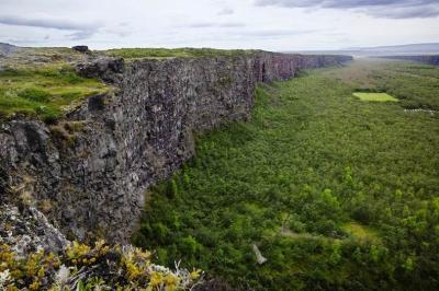 دره شگفت‌ انگیز به شکل نعل اسب در ایسلند