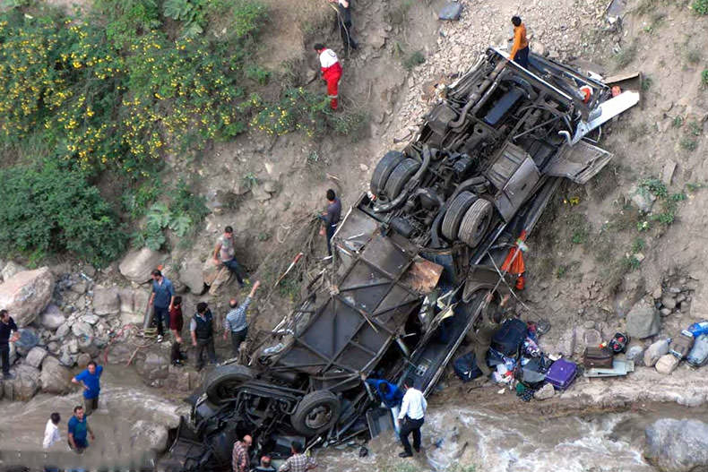 سقوط مرگبار اتوبوس به دره در استان فارس؛ ۱۹ کشته و ۳۳ مصدوم؛ به روز رسانی: علت حادثه مشخص شد