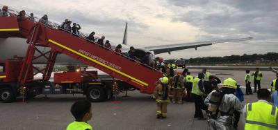 آتش سوزی هواپیمای خط هوایی سنگاپور به هنگام فرود اضطراری