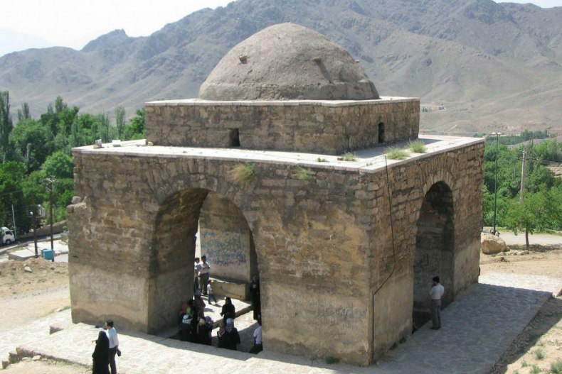 آتشکده چهار تاقی نیاسر، تقویم آفتابی ایران باستان