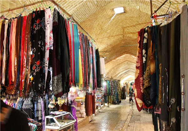 مغازه های پوشاک در بازار کرمانشاه