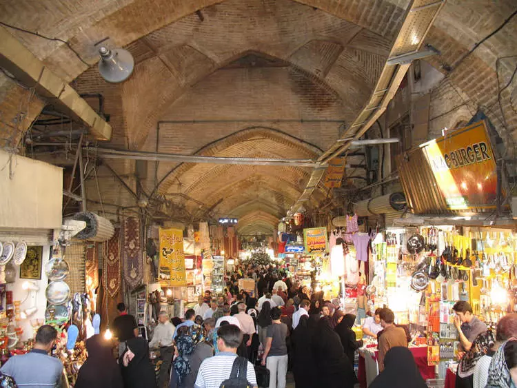 جمعیت خریداران در بازار همدان