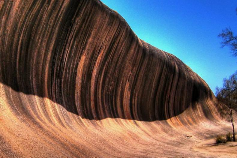ویو راک؛ صخره‌ زیبا به شکل امواج خروشان