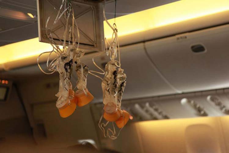 ماسک اکشیژن در هواپیما