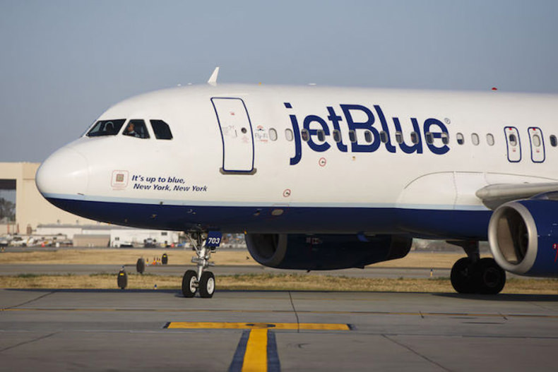 لرزش شدید هواپیمای JetBlue مشکلات زیاد و ناخوش آیندی ایجاد کرد