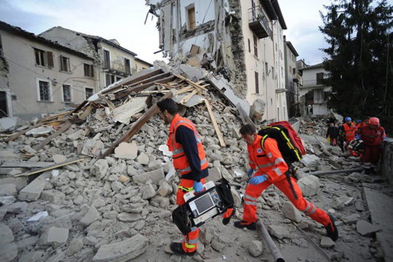 زلزله شدید در شهر پروجای ایتالیا تا کنون ۶ کشته برجای گذاشته است