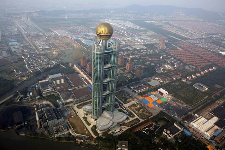 افتتاح یک هتل آسمان خراش در ثروتمندترین روستای چین