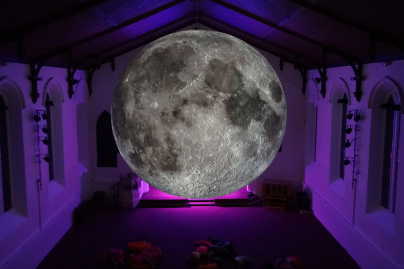 به نمایش درآمدن ماه در موزه انگلیس