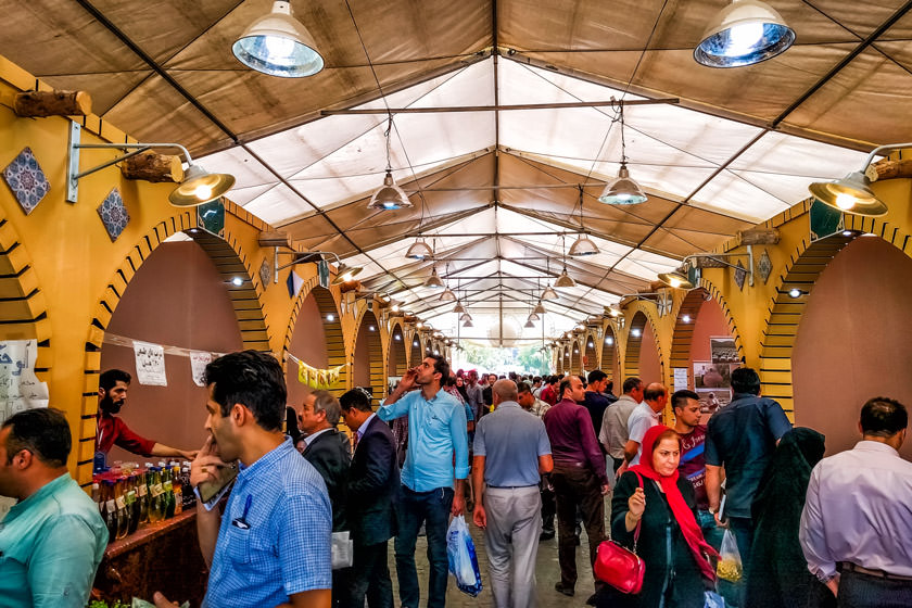 خوردنی‌ های خوشمزه‌ و خوش رنگ از سراسر ایران در بازارچه سرای باب همایون