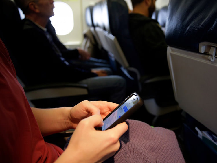تلفن همراه در هواپیما