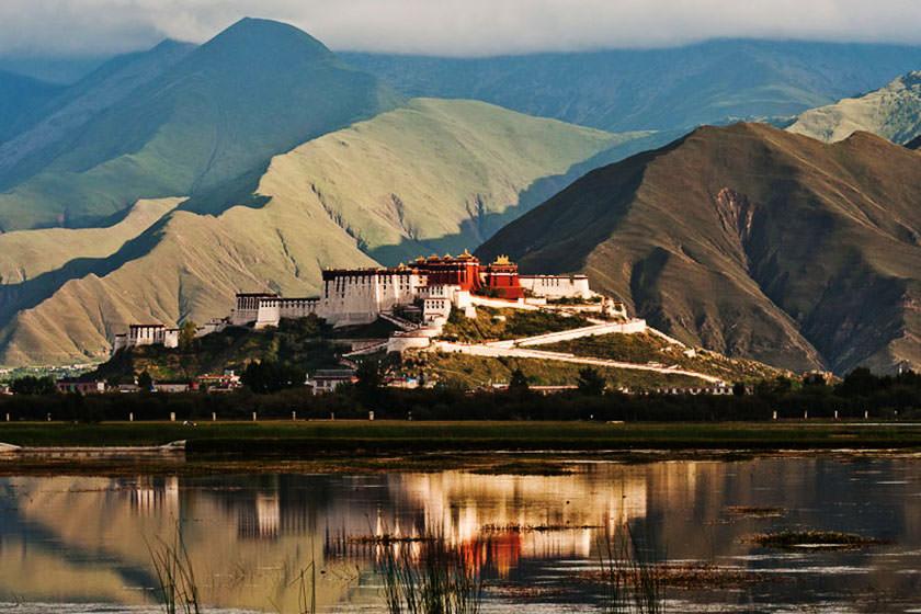 کاخ پوتالا در تبت مقر رهبران بودایی و مرتفع ترین کاخ جهان