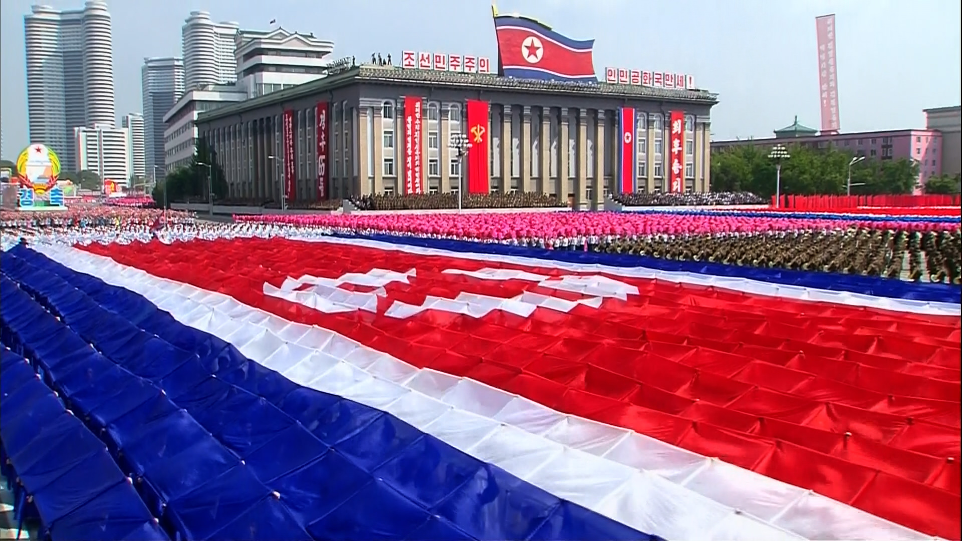 لوکیشن فیلم: اینترویو (مصاحبه) و حقایق کره شمالی
