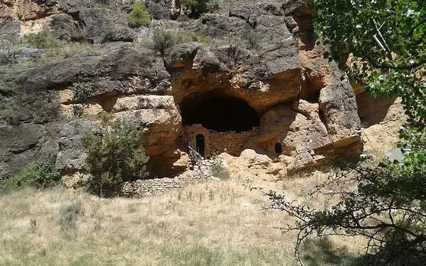 غار گرگر لوکا و شیب تند ارتفاعات رامسر