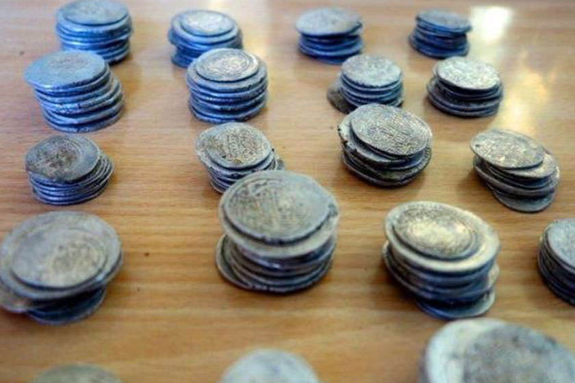 کشف ۷۰ سکه قاجاری در استان مرکزی