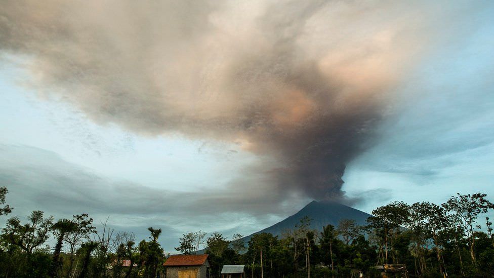 فوران آتشفشان بالی، کوه آگونگ