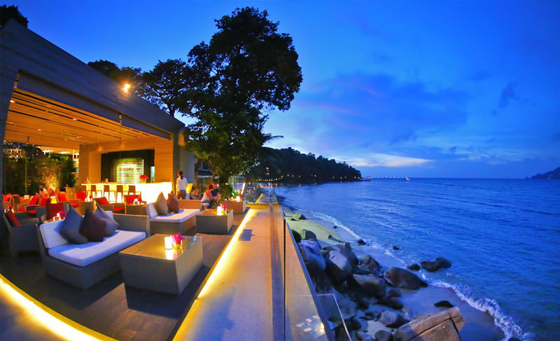 رستوران لاگریتا در کنار ساحل دریا 