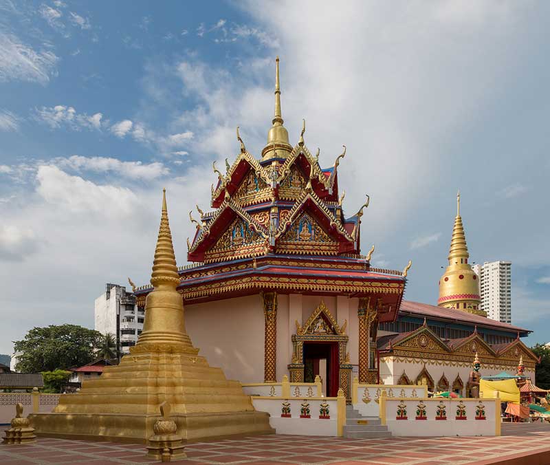 معبد وات چایا مانگ کالارام با معماری طلایی (Wat Chaiya Mangkalaram)