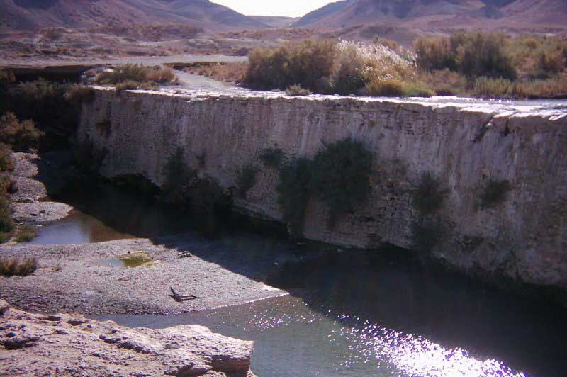 آب های کم عمق در سد باستانی نیم ور