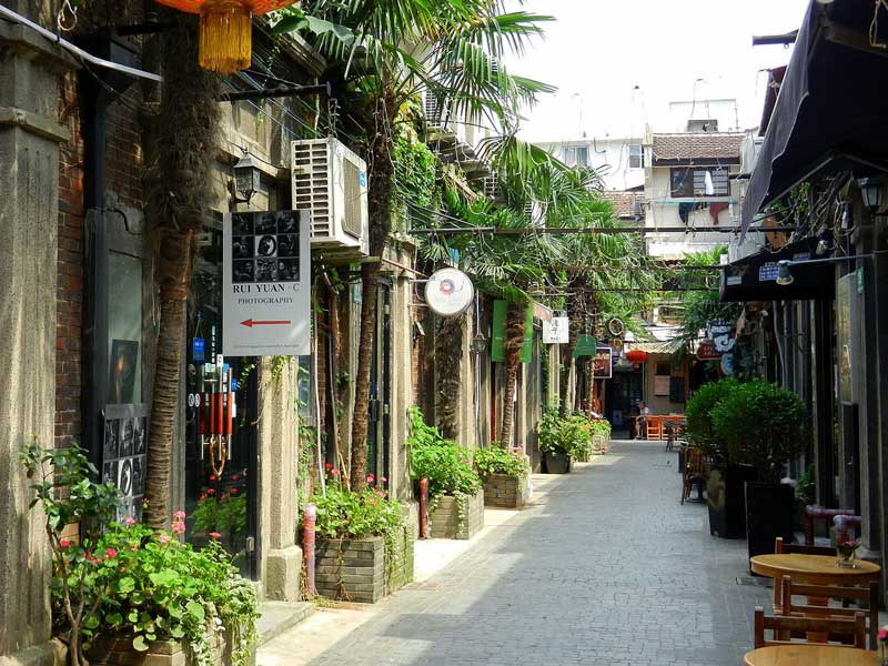 مسیر سنگفرش و مغازه های محله تیانزیفانگ