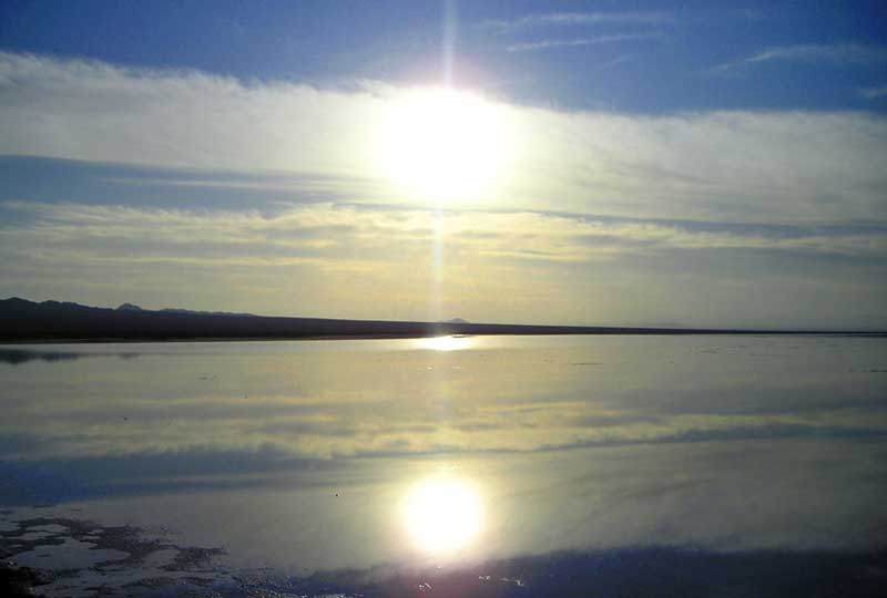 طلوع آفتاب و دریاچه نمک دامغان
