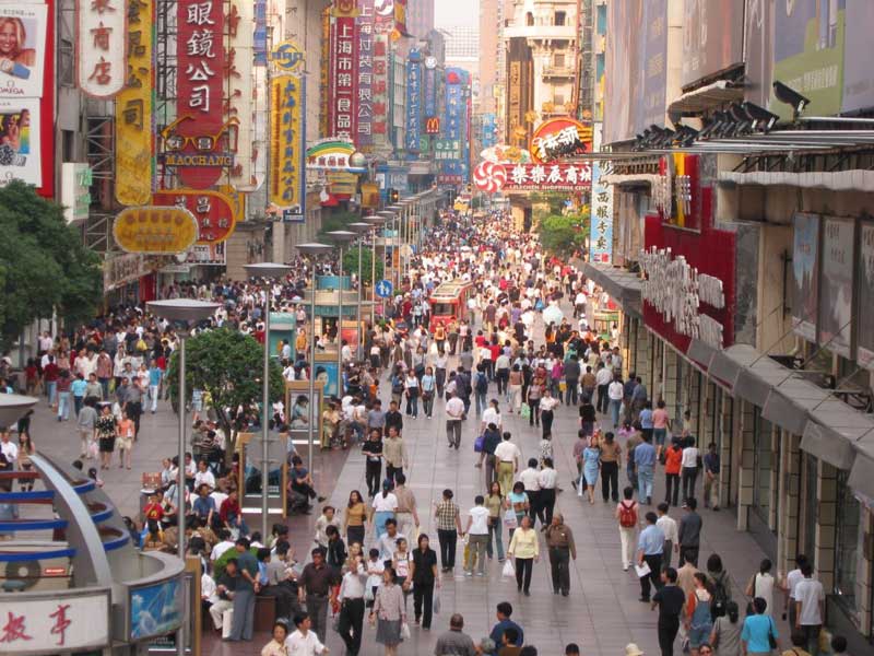 جمعیت مردم چین در خیابان نانجینگ
