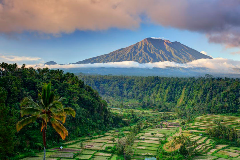 بهترین زمان سفر به بالی؛ شهر آتشفشان‌های پوشیده شده از جنگل در اندونزی