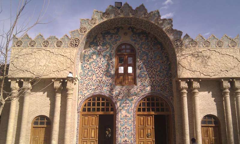 سردر و کاشی کاری های کتابخانه ملی کرمان