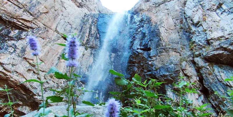 آبشار خور نما یکی از بهترین جاهای دیدنی استان البرز