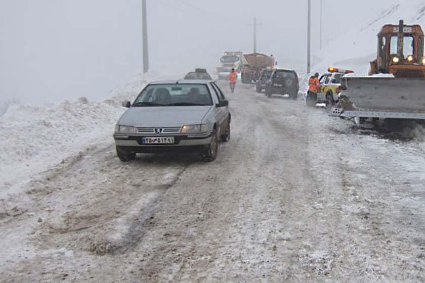 مسدود شدن جاده هراز به دلیل بارش سنگین برف