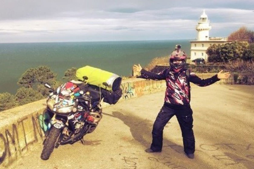 سفر دور دنیای یک زن با موتورسیکلت