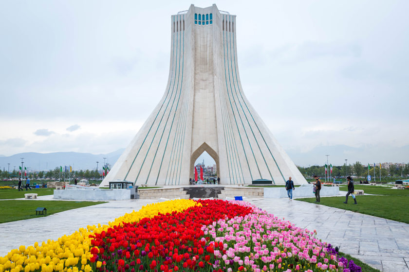 لاله زار بهاری تهران: میدان آزادی
