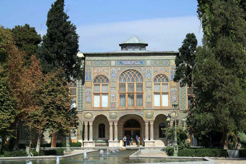 نصب تابلوهای هدایت کننده برای موزه ملی و موزه گلستان