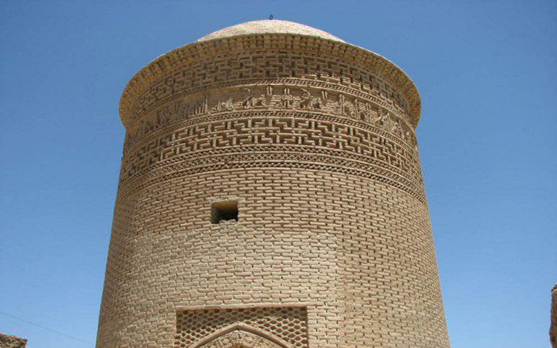 برج آجری آرامگاه پیر علمدار