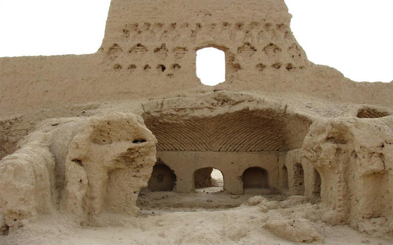 بناهای خشتی در محوطه تاریخی حصار