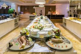 رستوران لاتون هتل اسپیناس پالاس: تجربه‌ای لوکس در محیطی آرام