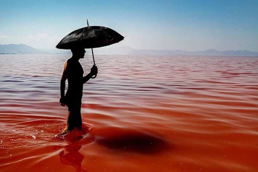رنگ دریاچه ارومیه دوباره قرمز شد