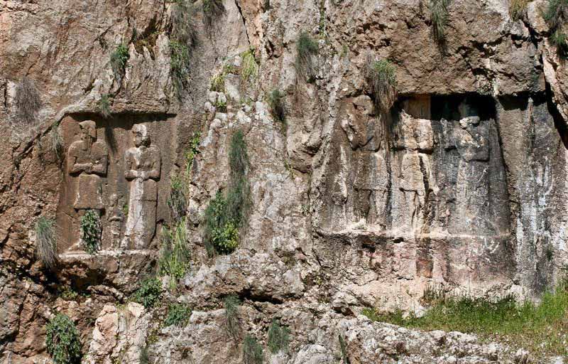 سنگ نگاشته های باستانی در در نیایشگاه تاریشا