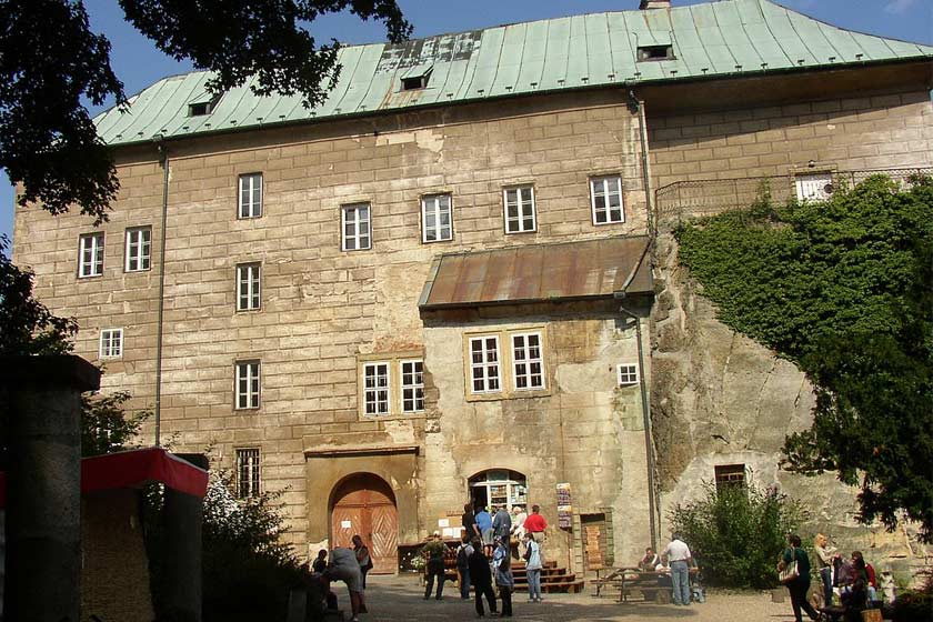 دروازه جهنمی مدفون در قلعه هوسکا در جمهوری چک