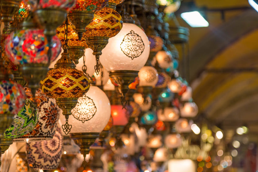 بازار بزرگ استانبول: تجربه خرید در میان رنگ‌ها و نقش‌ها