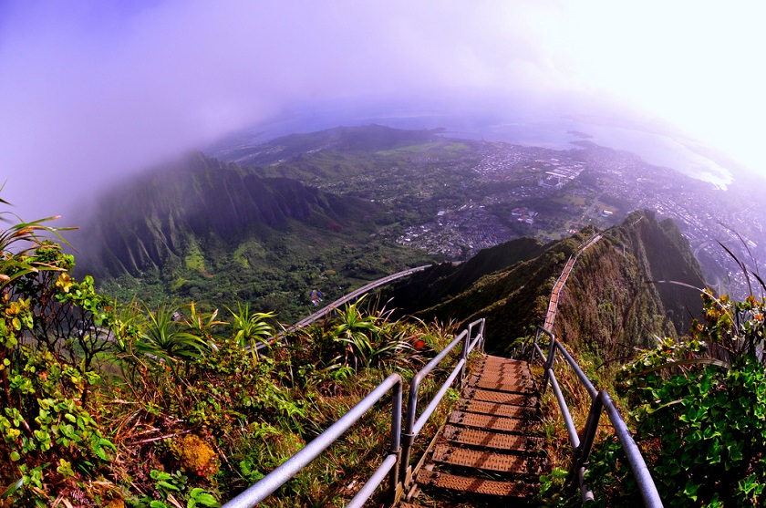 راه پله‌ خطرناک هایکو در هاوایی