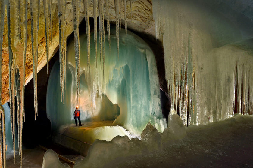 بزرگ ترین غار یخی جهان، آیس ریزن ولت در اتریش