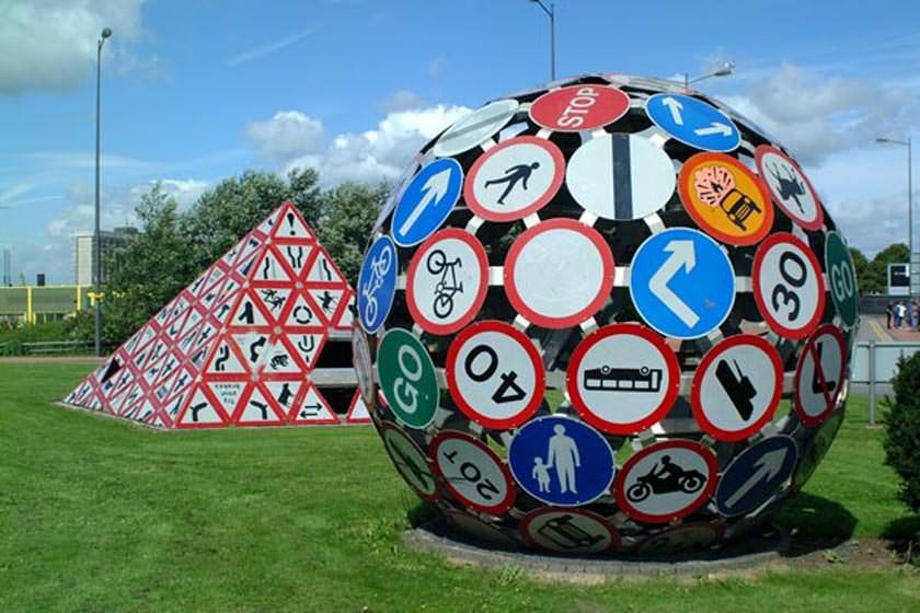 بازیافت هنرمندانه تابلو‌های ترافیکی