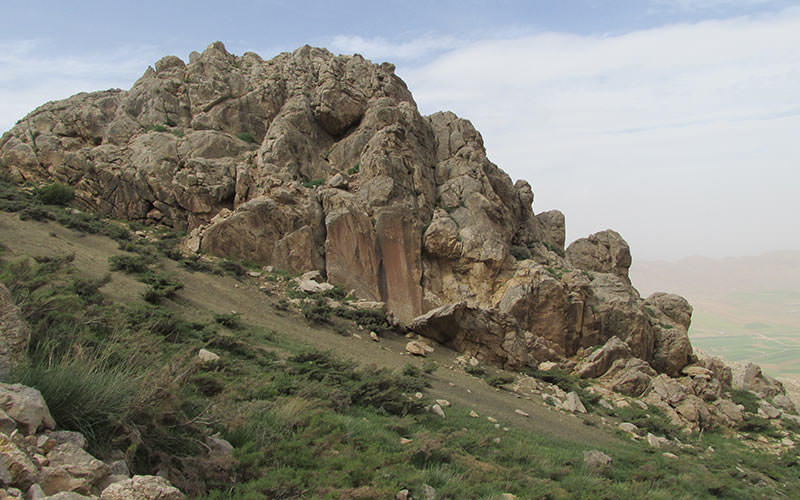 صخره های باستانی در ارتفاعات هفشجان